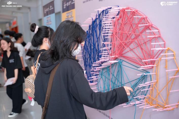 Có thể là hình ảnh về 2 người